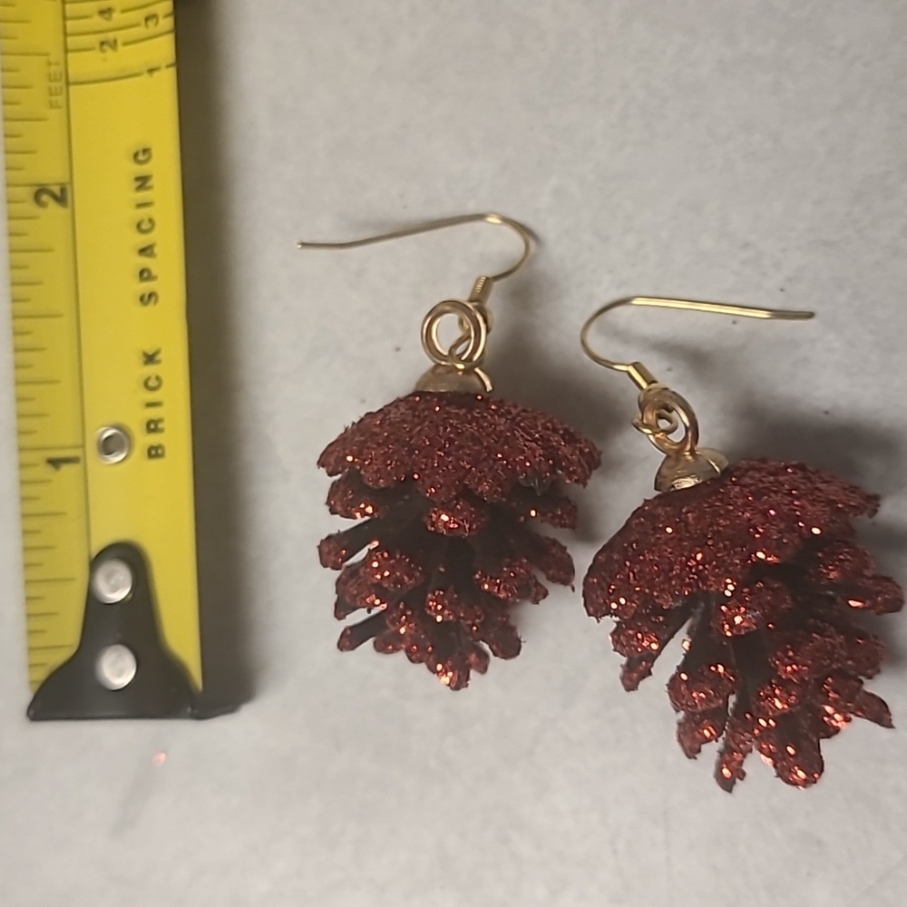 Elegant Red Glitter Pinecone Earrings - Picture 3 of 3
